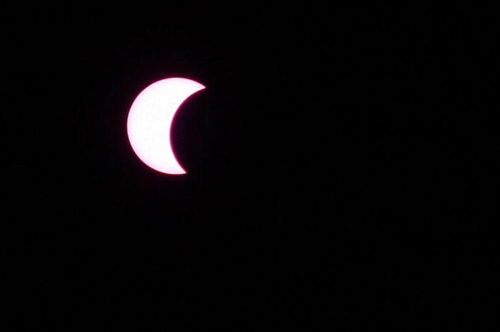 Picture 6 of The first images of eclipse phenomenon in Ho Chi Minh City