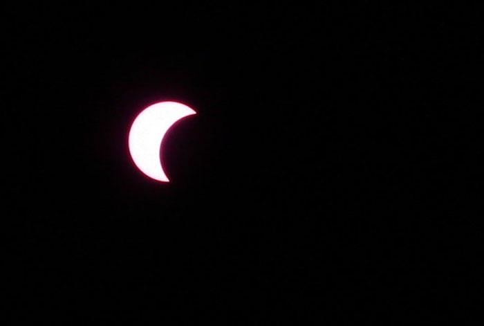 Picture 8 of The first images of eclipse phenomenon in Ho Chi Minh City