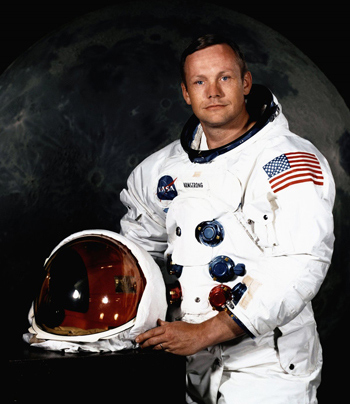 Picture 2 of The first outfit for the Moon astronaut