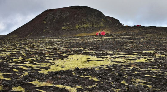 Picture 3 of The first person dropped himself into the crater