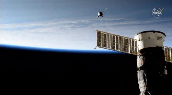 Picture 1 of The first robot astronaut drove a space ship to the ISS station