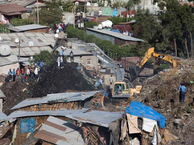 Picture 1 of The garbage mountain landslide in Ethiopia: The number of people killed increased to 48