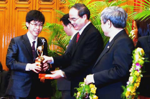 Picture 1 of The Golden Globe Award for Young Talent Science and Technology