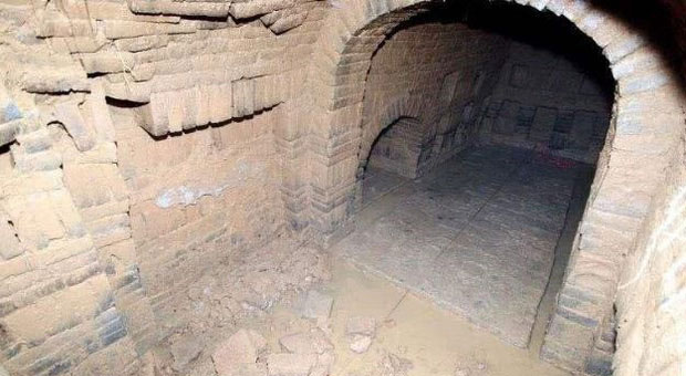 Picture 1 of The grave of the Chinese granddaughter's granddaughter and the mysterious 4-letter 'open person will die' on the lid of the coffin
