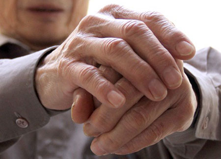 Picture 3 of The habit of breaking knuckles harms health?