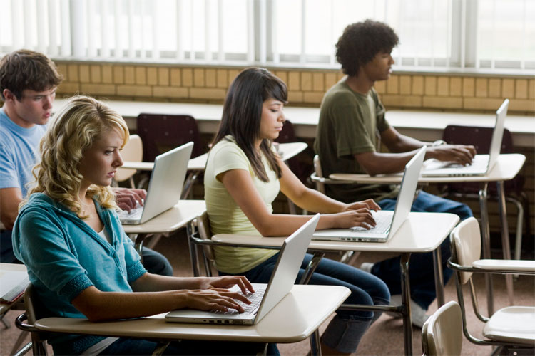 Picture 3 of The habit of going to class is making the scores of college students drop