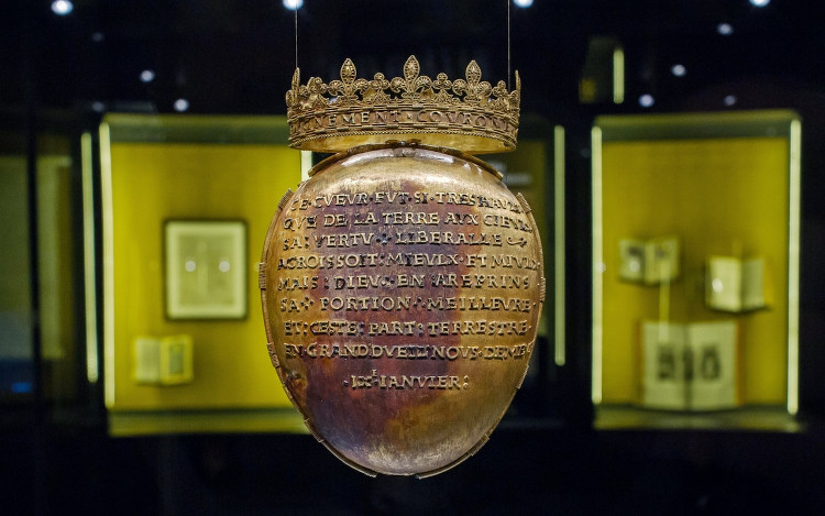 Picture 1 of The heart of the 16th-century French queen was stolen