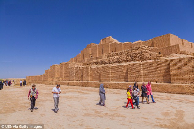Picture 1 of The heat level is nearly 54 degrees Celsius, Iran becomes one of the hottest countries in the world