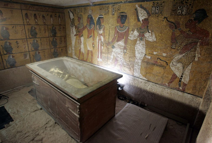 The hidden room in King Tut's tomb is full of treasures