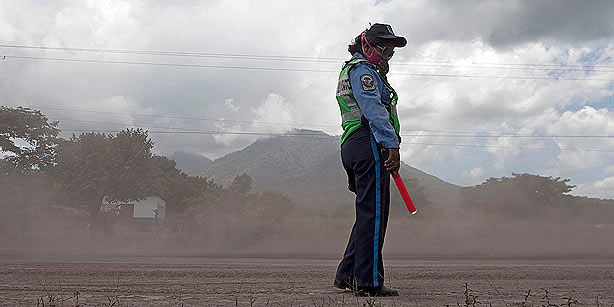 Picture 1 of The highest volcano Nicaragua works again