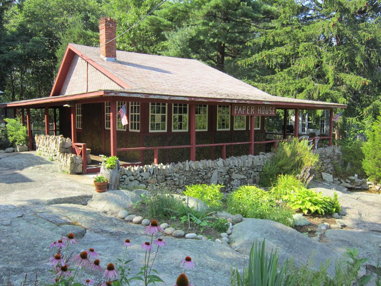 Picture 1 of The house made from newspaper does not rot after hundreds of years