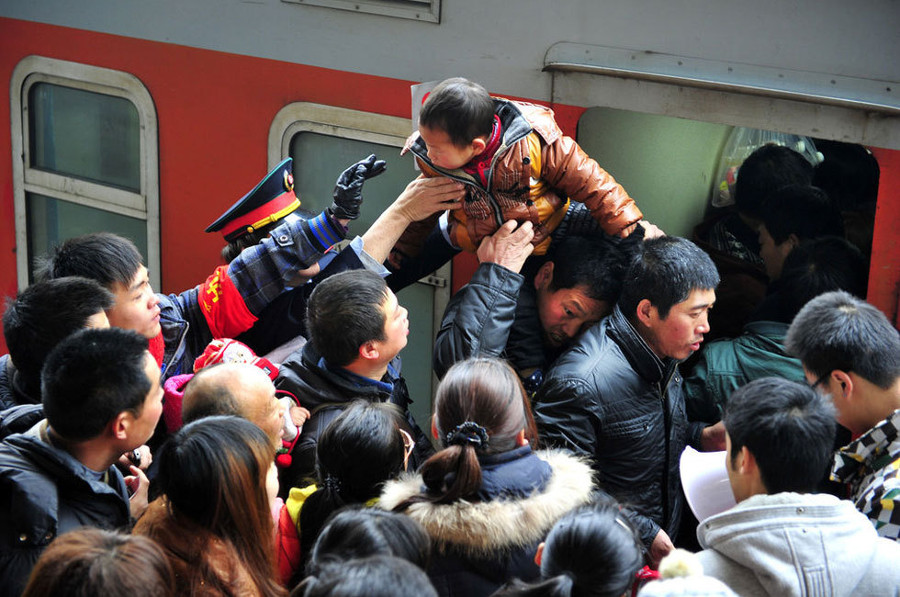 Picture 10 of The huge immigration came home to celebrate New Year in China
