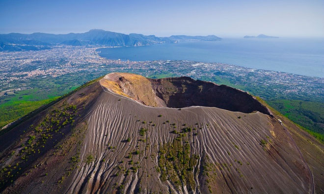 Picture 3 of The human brain turns into glass when a volcano erupts near Naples
