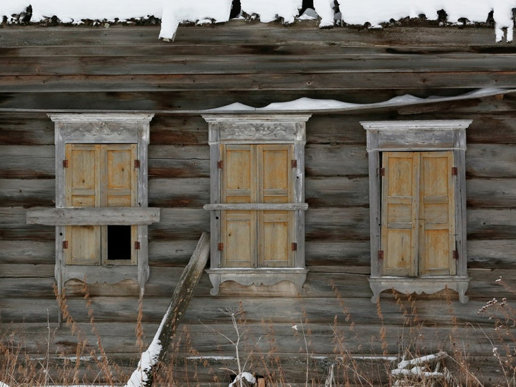 Picture 1 of The icy village has only one person living