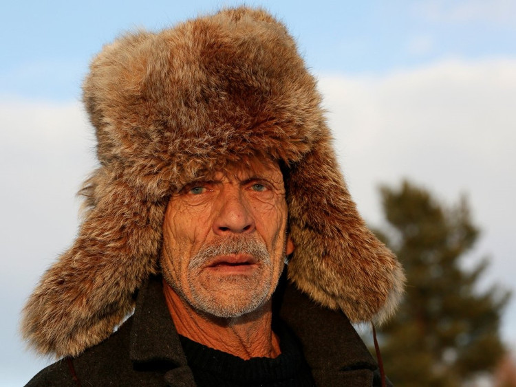 Picture 3 of The icy village has only one person living