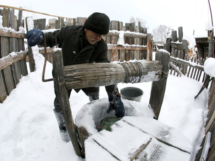 Picture 4 of The icy village has only one person living
