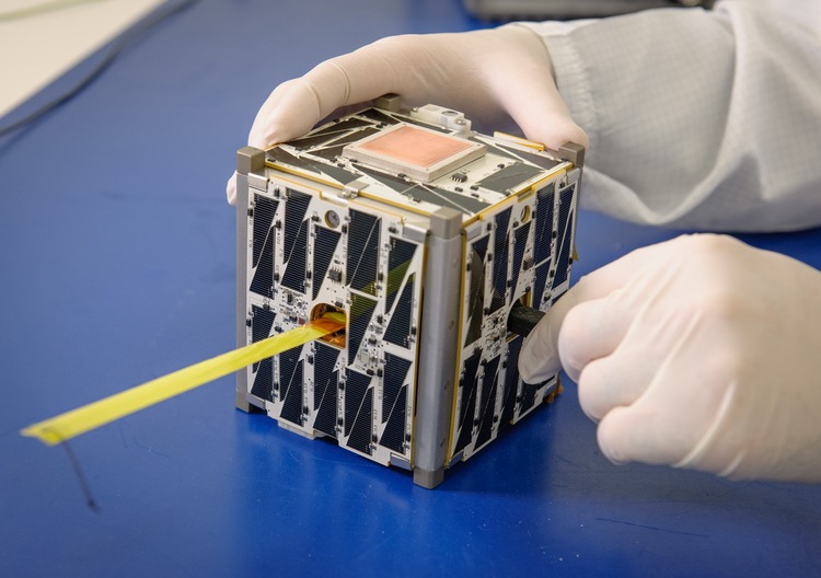 Picture 2 of The idea of ​​launching microscopic satellites to find aliens