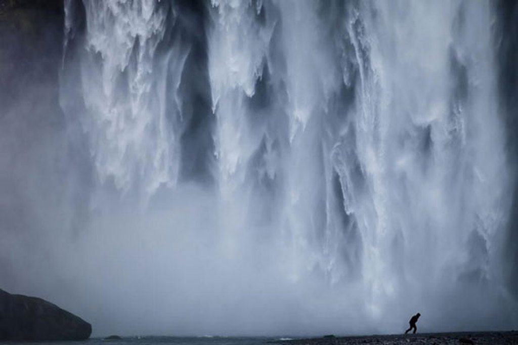 Picture 27 of The image of small people before majestic nature