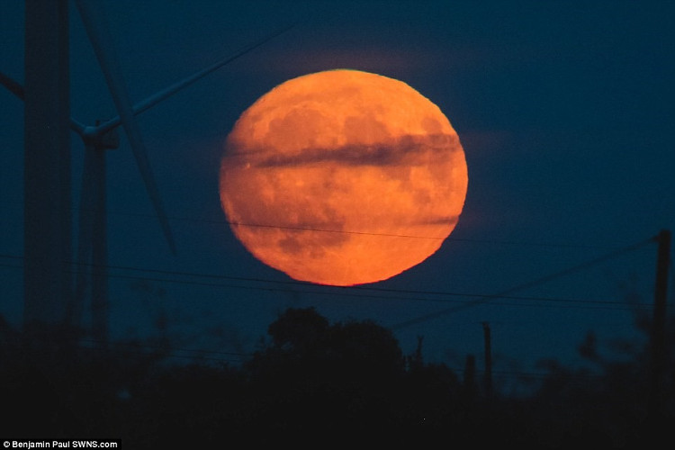 Picture 20 of The image of Super Moon is 70 years only once in Vietnam