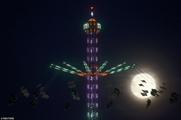Picture 23 of The image of Super Moon is 70 years only once in Vietnam