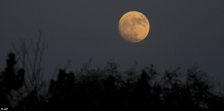 Picture 26 of The image of Super Moon is 70 years only once in Vietnam