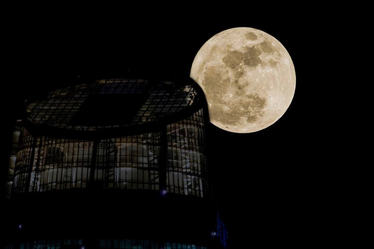 Picture 51 of The image of Super Moon is 70 years only once in Vietnam