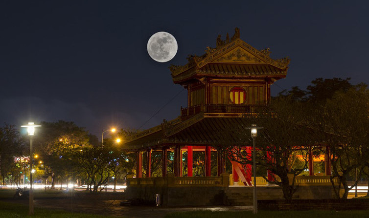Picture 58 of The image of Super Moon is 70 years only once in Vietnam