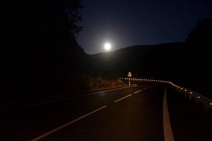 Picture 61 of The image of Super Moon is 70 years only once in Vietnam
