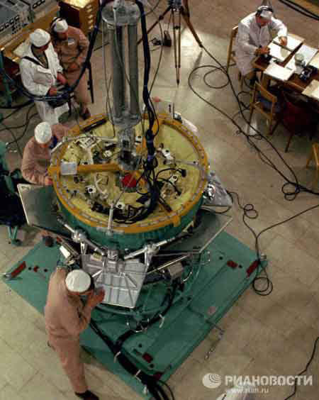 Picture 10 of The image of the day Apollo - Soyuz met on orbit