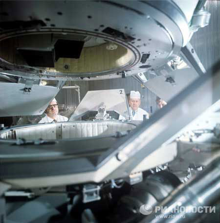 Picture 11 of The image of the day Apollo - Soyuz met on orbit