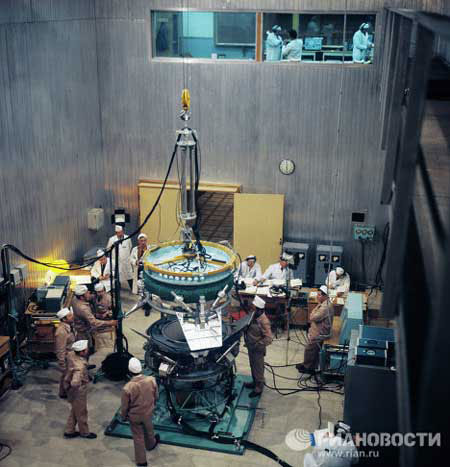 Picture 12 of The image of the day Apollo - Soyuz met on orbit