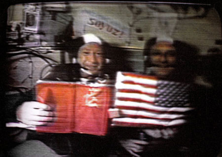 Picture 13 of The image of the day Apollo - Soyuz met on orbit