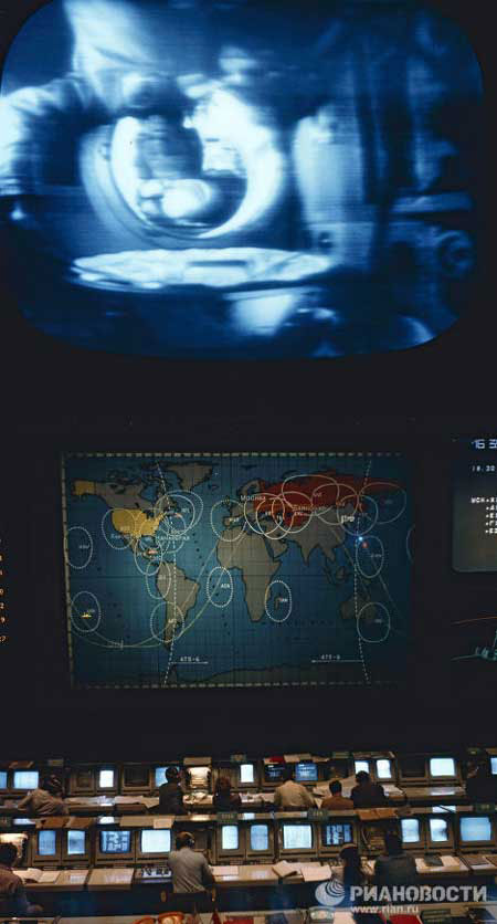 Picture 4 of The image of the day Apollo - Soyuz met on orbit