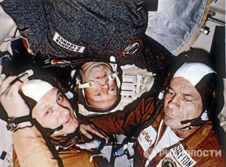Picture 8 of The image of the day Apollo - Soyuz met on orbit