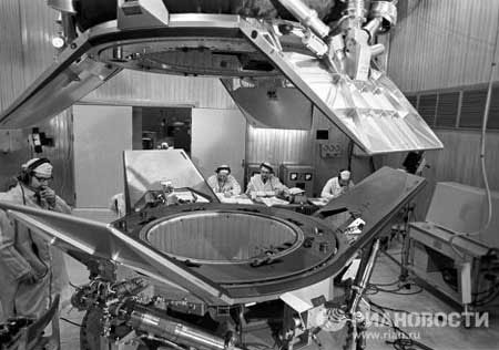 Picture 9 of The image of the day Apollo - Soyuz met on orbit