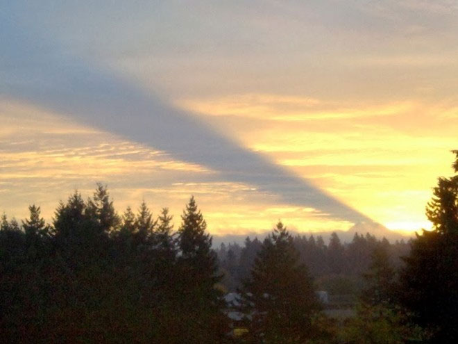 Picture 8 of The image of the spectacle of the mountain shadow splashes into the clouds