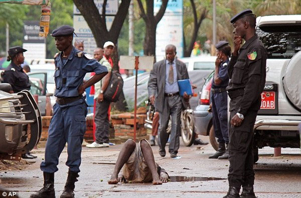 Picture 18 of The images make the world distress at Ebola