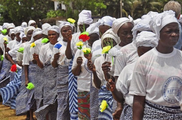 Picture 3 of The images make the world distress at Ebola