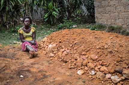 Picture 8 of The images make the world distress at Ebola