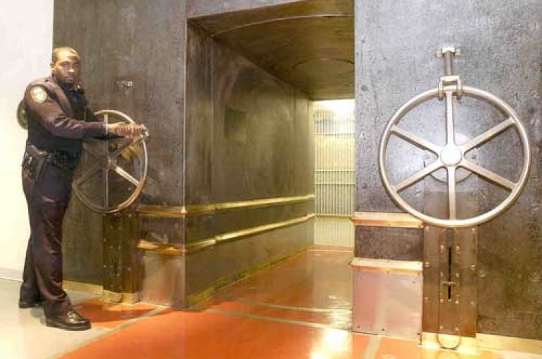 The impenetrable gold tunnels in the world images 4