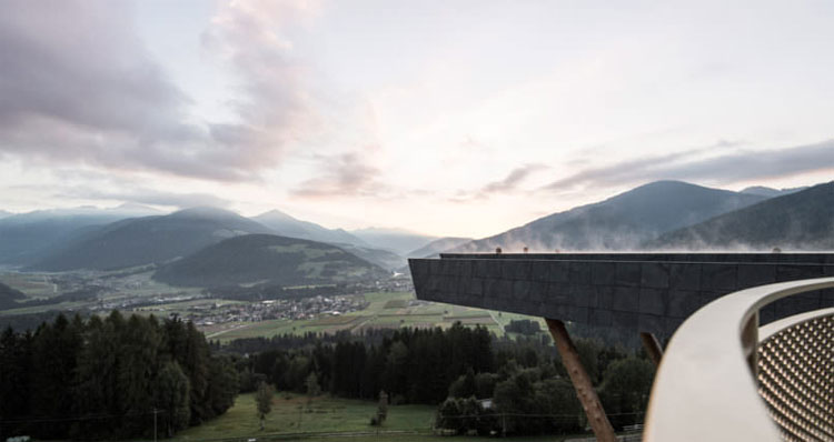 Picture 5 of The infinity pool in Italy is not for the faint of heart