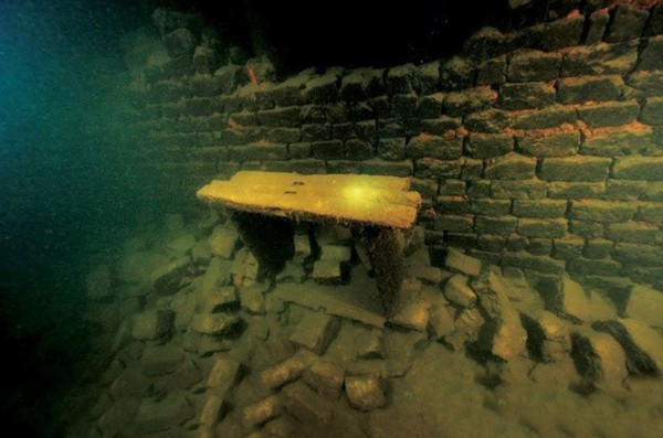 Picture 9 of The intact ancient city of the lake is incredibly beautiful