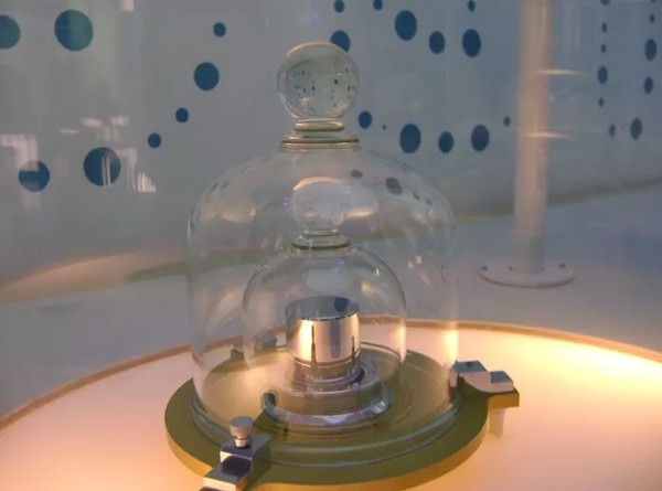 Picture 1 of The Kilogram unit is about to be redefined