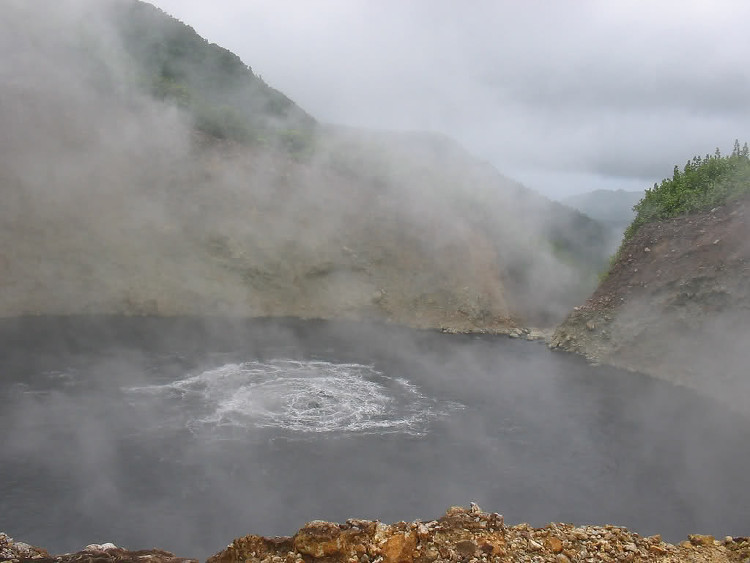 Picture 1 of The lake boils all year round on the island of Dominica