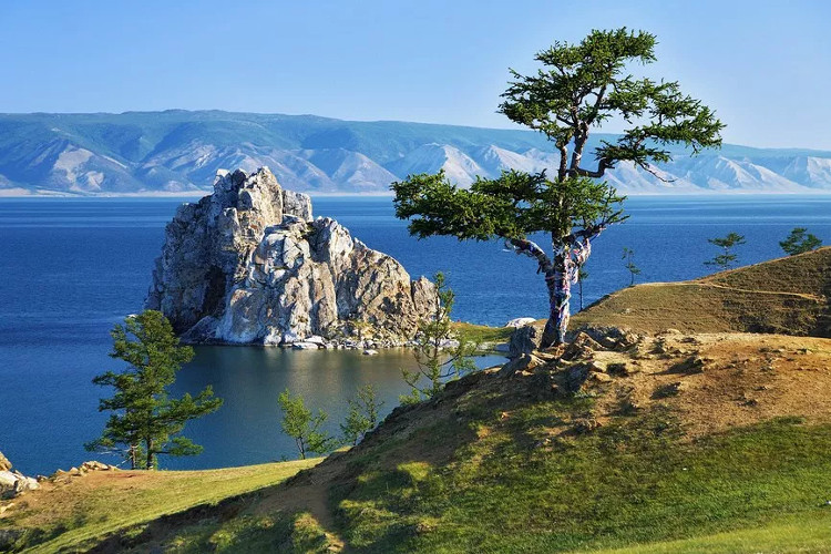 Picture 1 of The largest freshwater lake in Baikal in the world is seriously damaged
