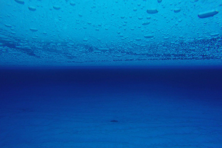 Picture 2 of The largest ice hole ever appeared in the east of Antarctica