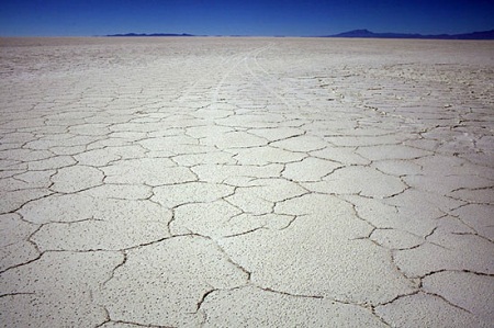 Picture 8 of The largest salt field in the world is 4,000m high