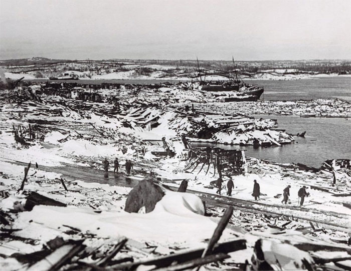 Picture 4 of The largest ship explosion in history, killing 2000 people, leveling seaports