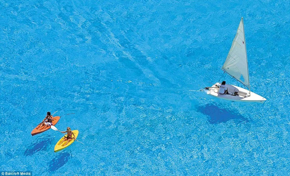 Picture 10 of The largest swimming pool in the world is overflowing with sailing