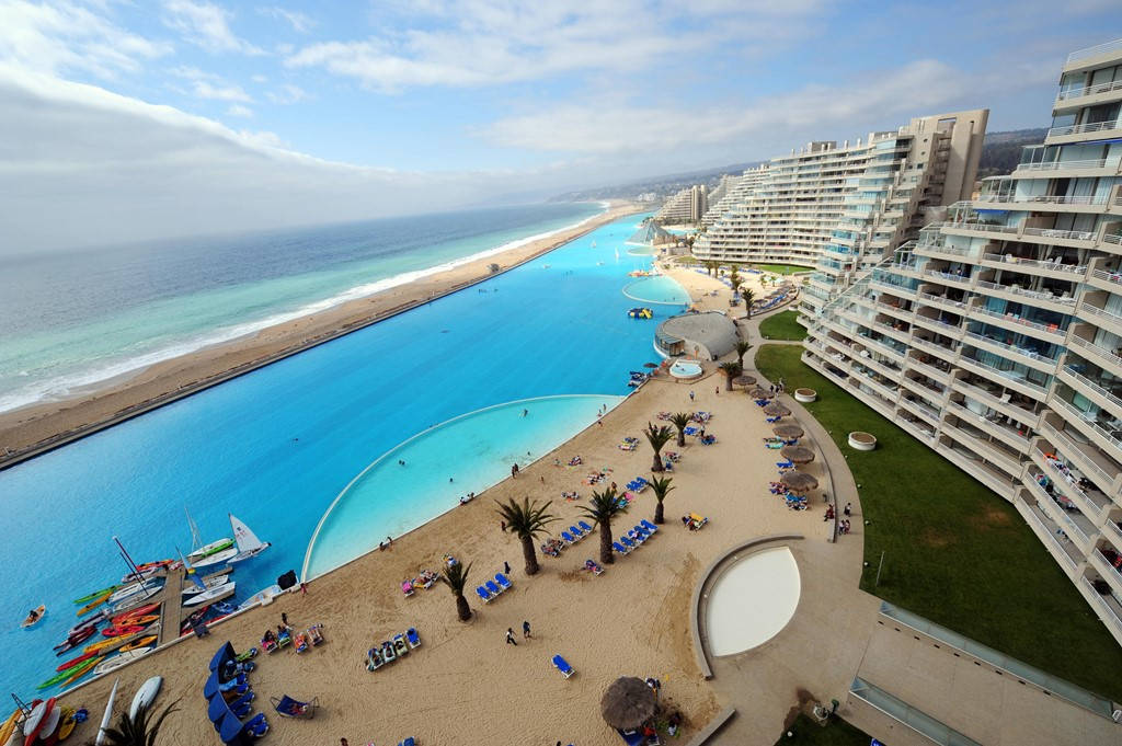 Picture 11 of The largest swimming pool in the world is overflowing with sailing